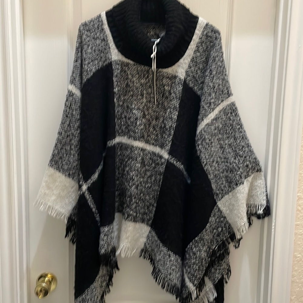 NWT TURTLENECK PONCHO